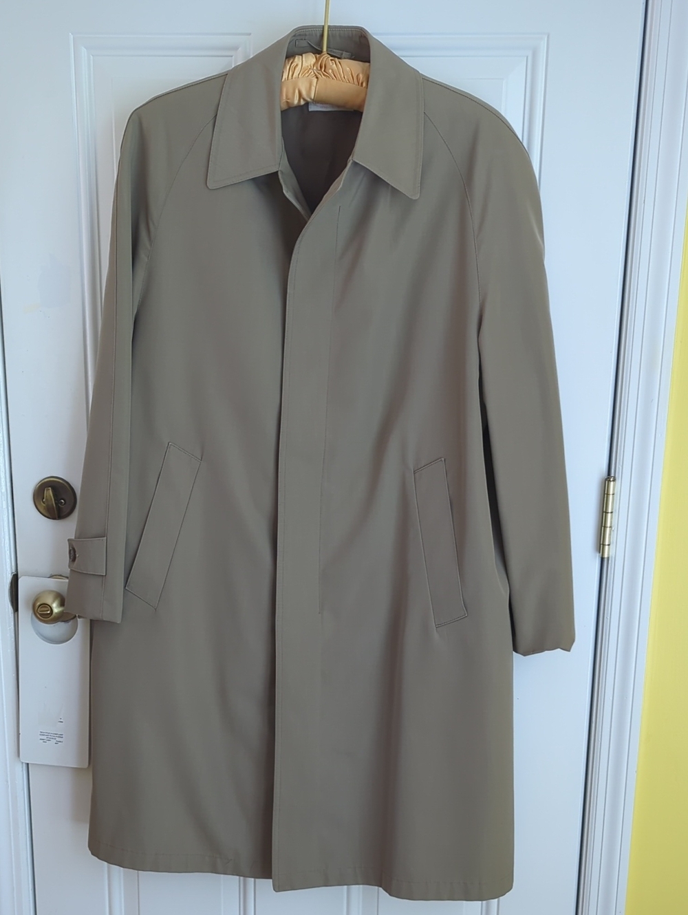 Brooks Brothers Vintage Khaki Overcoat. Size 40R.